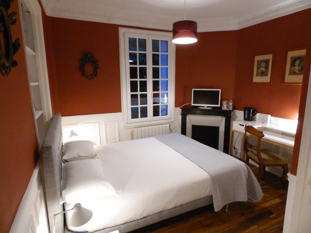 Bed & Breakfast La Clepsydre Фонтене-о-Роз Номер фото